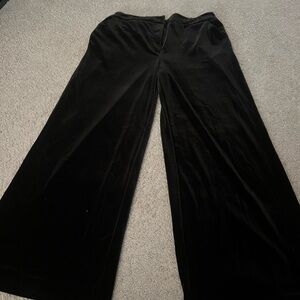 Sofia Vergara Black Velvet Wide Leg Pants Size 14 Hidden Button Waist and pocket